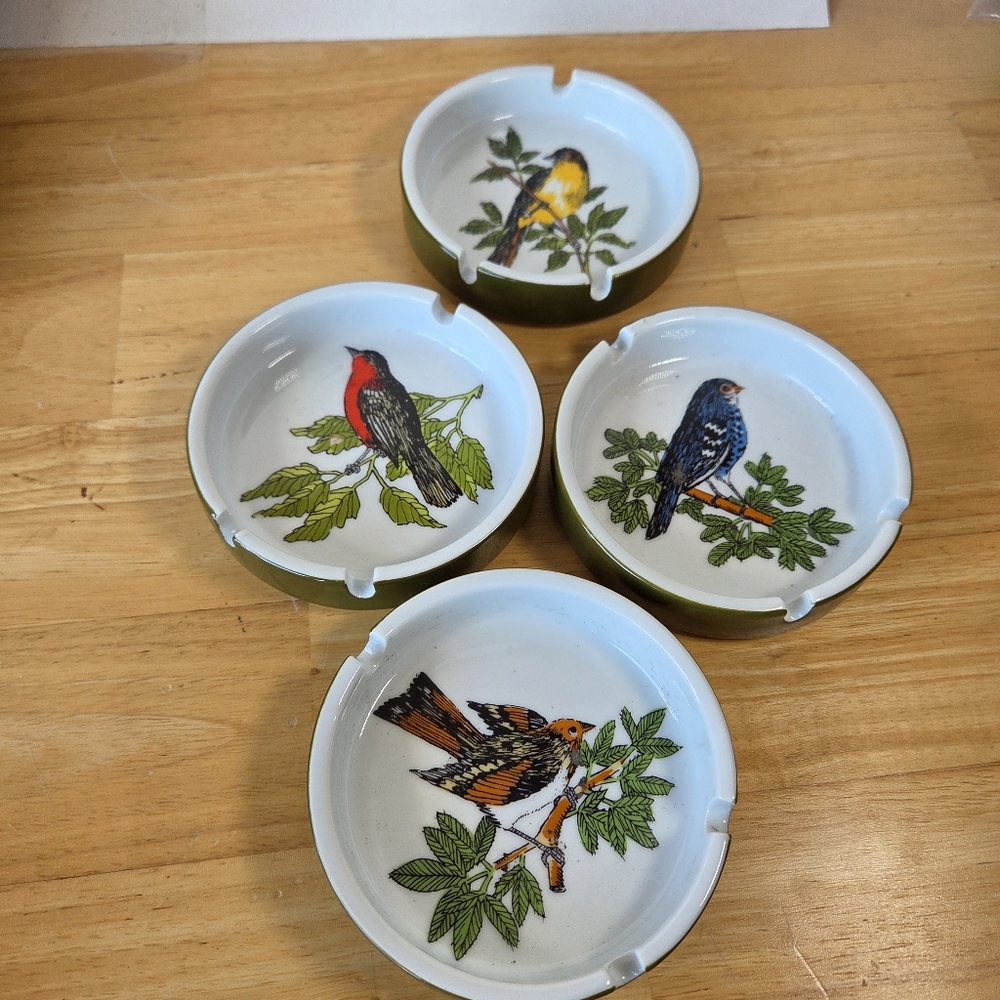 Vintage Set of Bird Design Ashtrays